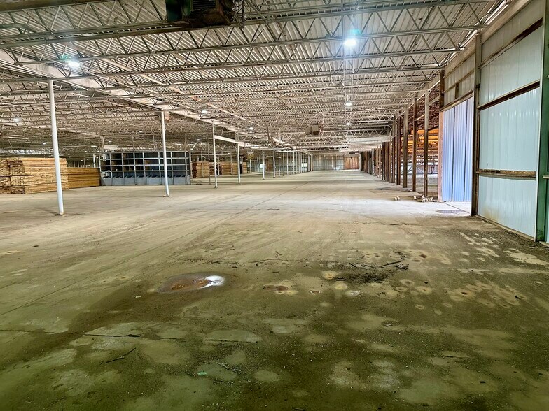 More Photos Of 12345 Massey ave, Tyler Distribution For Lease