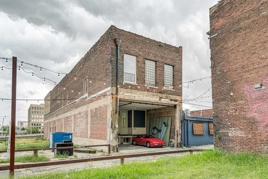 More Photos Of 339 Madison Ave, Memphis Storefront Retail Office For Sale
