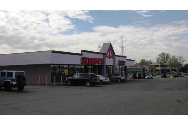 More Photos Of 770 US Highway 1 N, Iselin Storefront For Lease