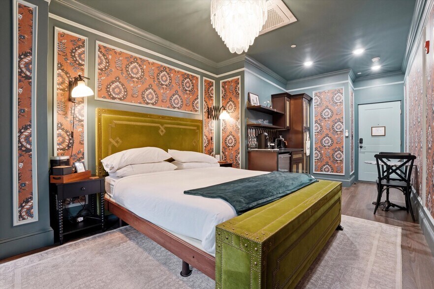 More Photos Of 140 N 2nd St, Philadelphia Hotel For Sale