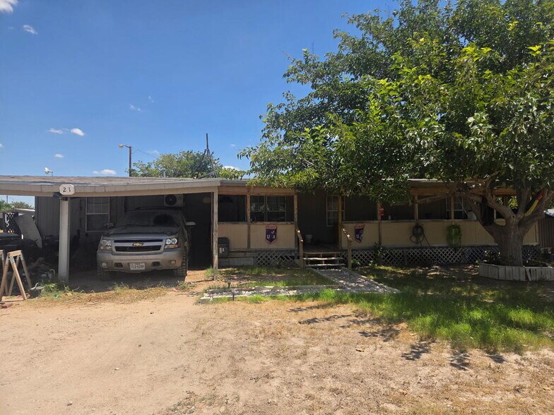 More Photos Of 14532 N Pecan Ave, Gardendale Manufactured Housing Mobile Home Park For Sale