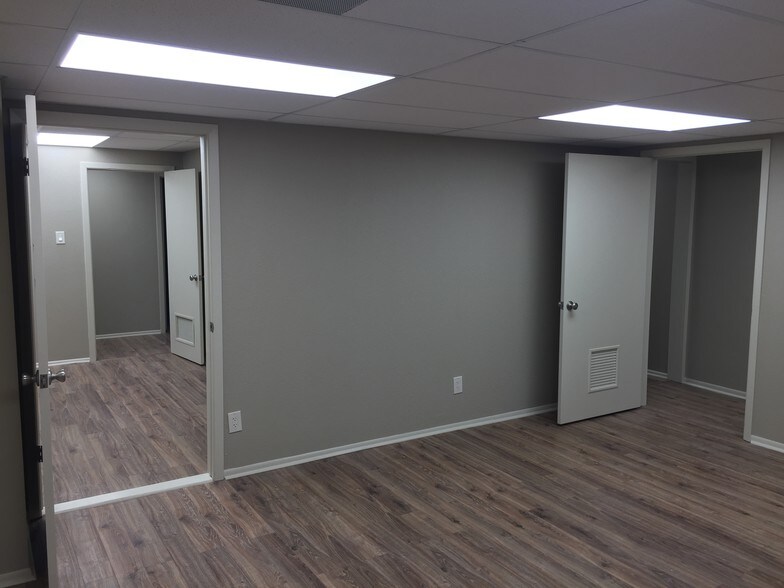 More Photos Of 247 W Olmos Dr, San Antonio Office For Sale