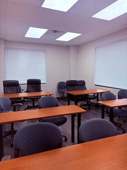 More Photos Of 115 Adams St, Kernersville Warehouse For Lease