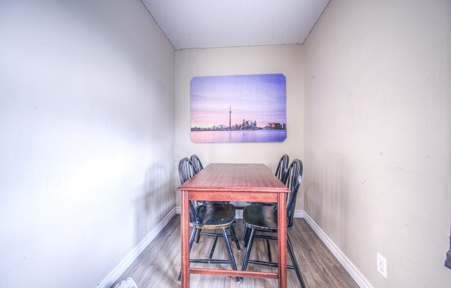 More Photos Of 172 Regina St N, Waterloo Apartments For Sale