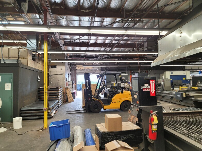 More Photos Of 17431 N Black Canyon Fwy, Phoenix Manufacturing For Sale