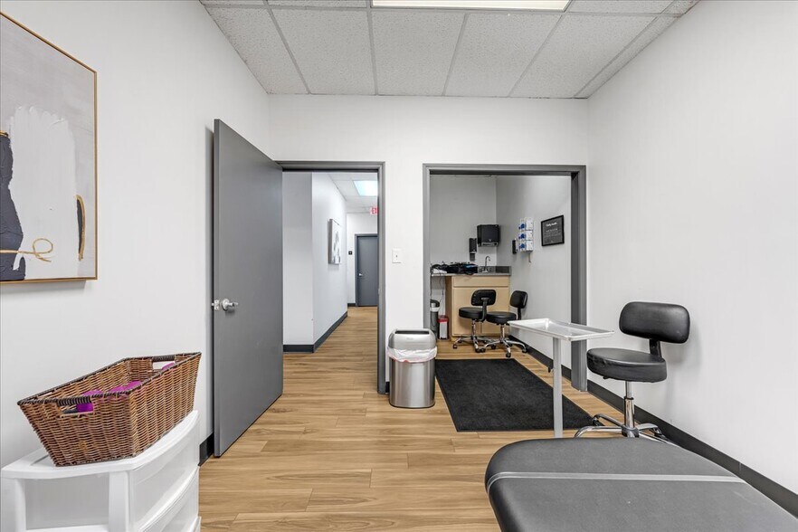 More Photos Of 421 N Broadway, Portland Medical For Sale
