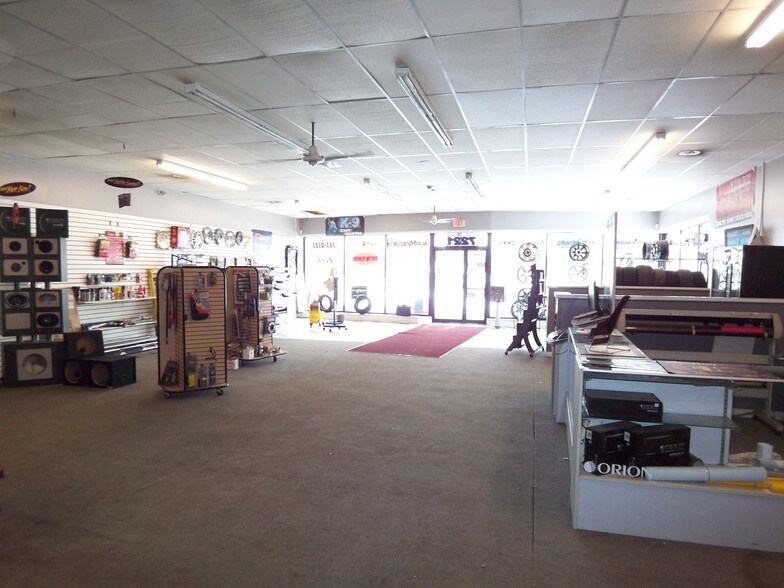 More Photos Of 7221 Niagara Falls Blvd, Niagara Falls Auto Repair For Sale