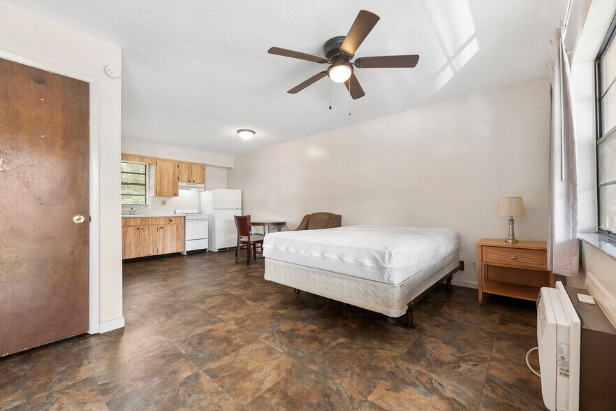 More Photos Of 150-221 SE Sundial Pl, Lake City Apartments For Sale