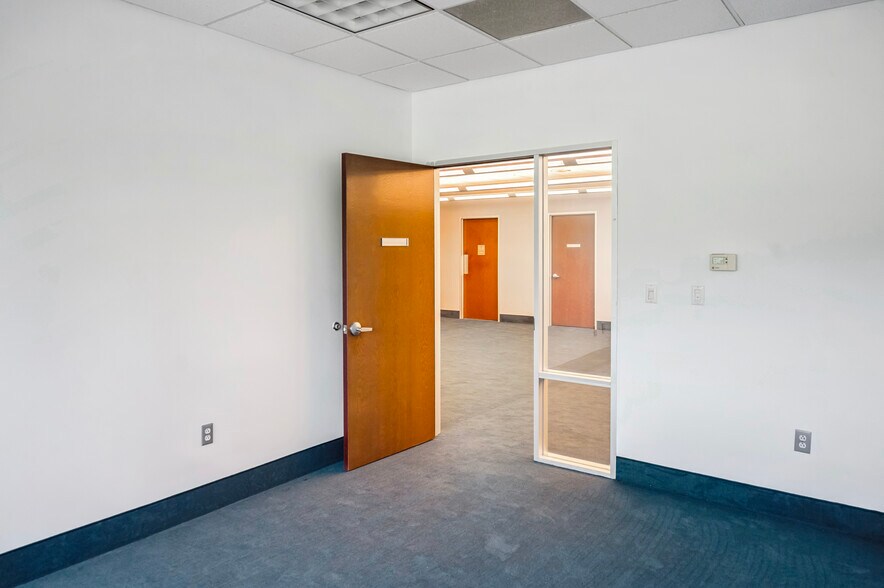 More Photos Of 104 Commercial Ave, Mount Olive Refrigeration Cold Storage For Sale