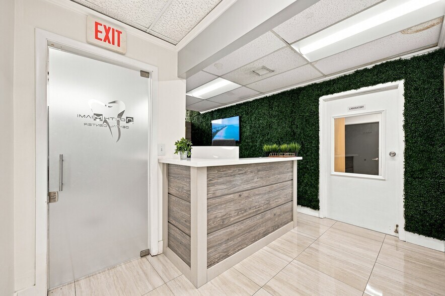 More Photos Of 610-618 NE 124th St, North Miami Office For Sale