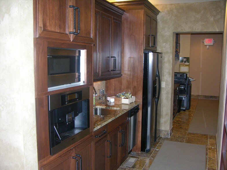 More Photos Of 3340 N Annapolis Ln, Plymouth Office For Lease