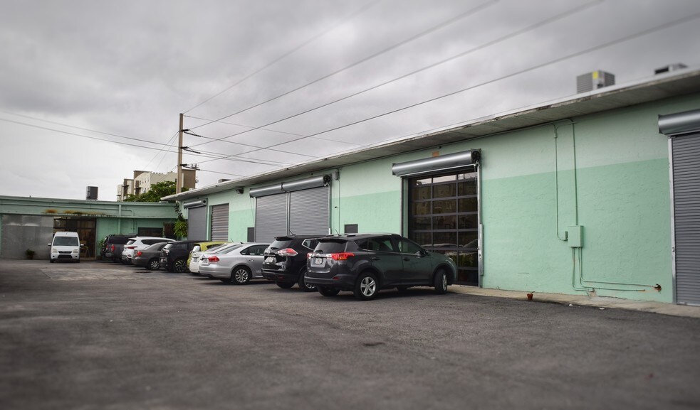 More Photos Of 290 NW 73rd St, Miami Service For Lease