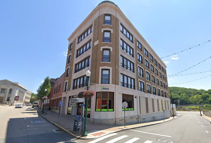 More Photos Of 257 Main St, Norwich Office Residential For Sale