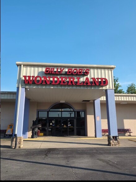 More Photos Of 5 Cracker Barrel Dr, Barboursville Freestanding For Sale