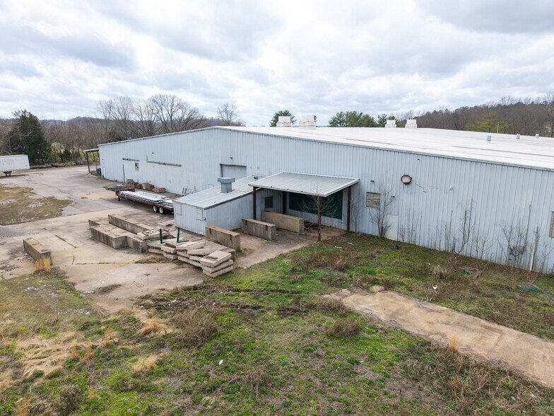 More Photos Of 301 George Whitfield Industrial Park Rd, Elkton Warehouse For Sale