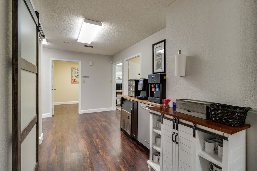 More Photos Of 5710 Watauga Rd, Watauga Office For Lease