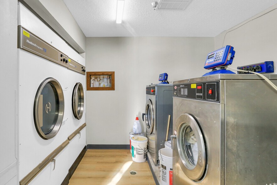 More Photos Of 630 W Main St, El Paso Hotel For Sale