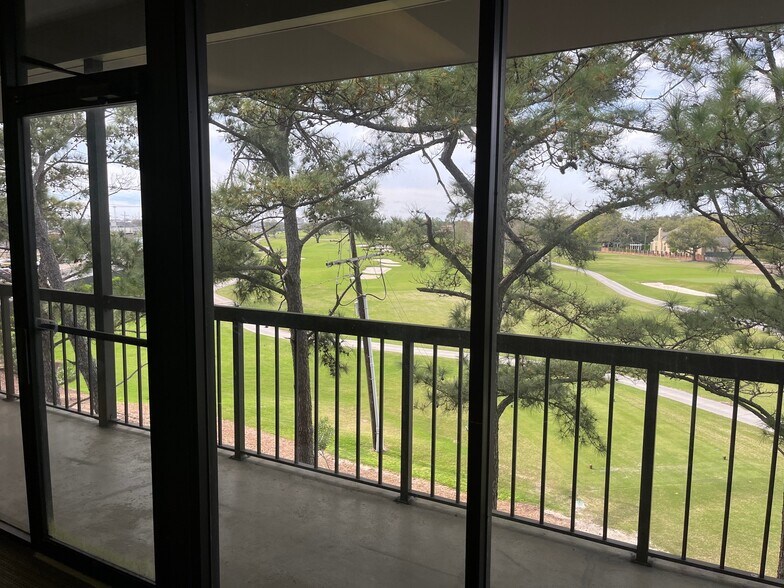More Photos Of 131 Airline Dr, Metairie Office For Lease