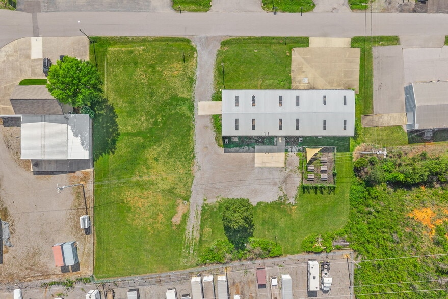 More Photos Of 1761 Jardco Dr, Clarksville Warehouse For Lease