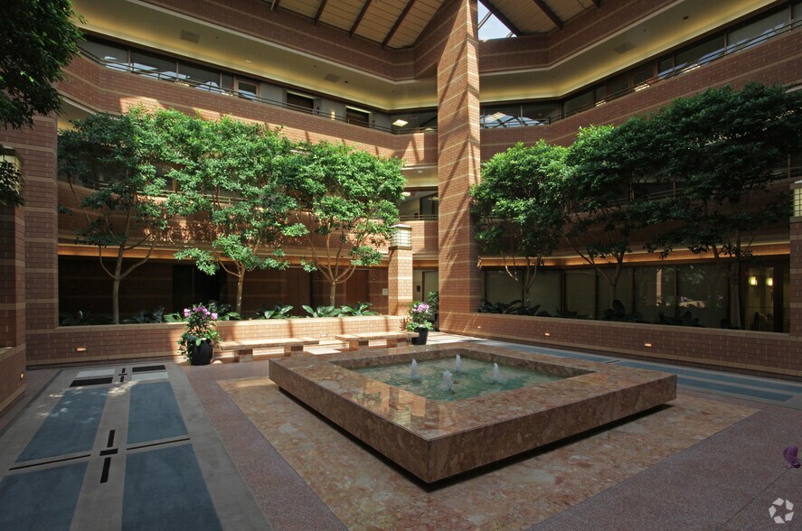 More Photos Of 1520 Kensington Rd, Oak Brook Office For Lease