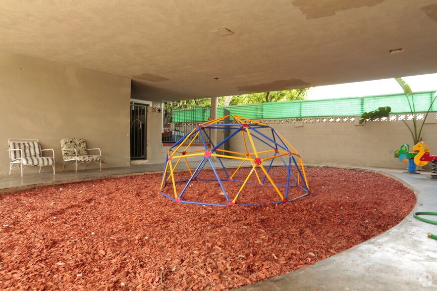 More Photos Of 14611 Larch Ave, Lawndale Apartments For Sale