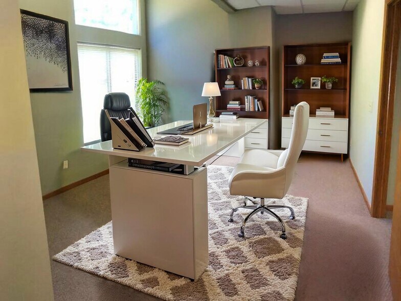 More Photos Of 1660 Akron Peninsula Rd, Akron Office For Lease