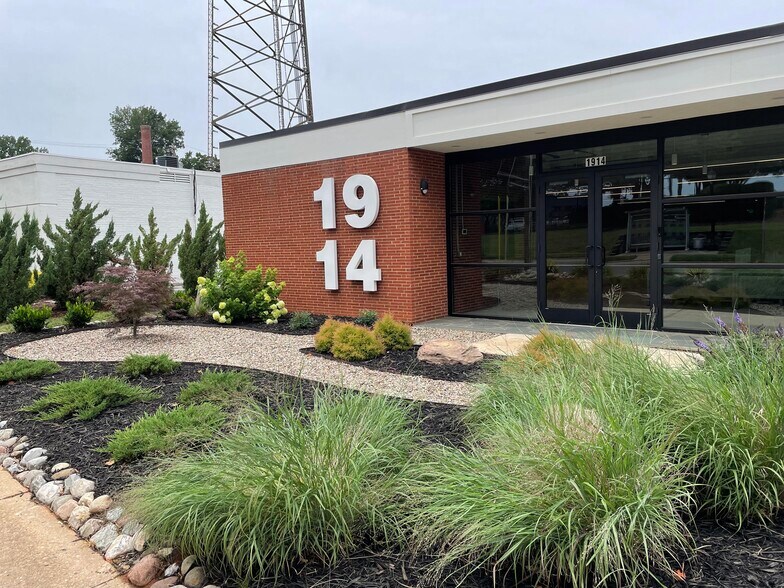 More Photos Of 1914 W Morehead St, Charlotte Office For Sale