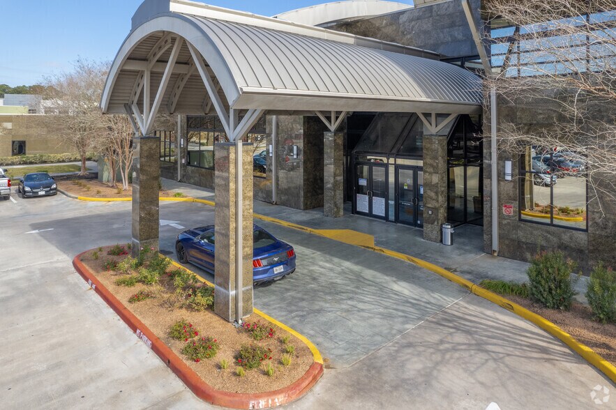 More Photos Of 22710 Professional Dr, Kingwood Medical For Lease