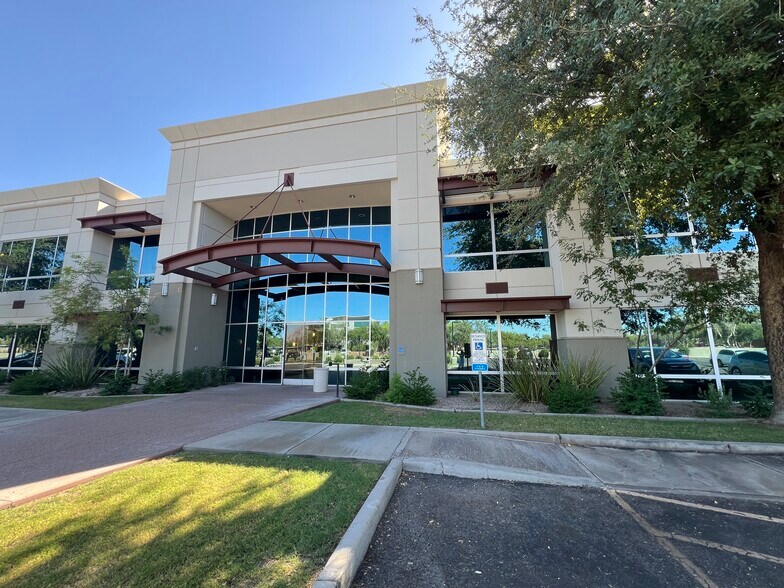 More Photos Of 5701 W Talavi Blvd, Glendale Office For Lease