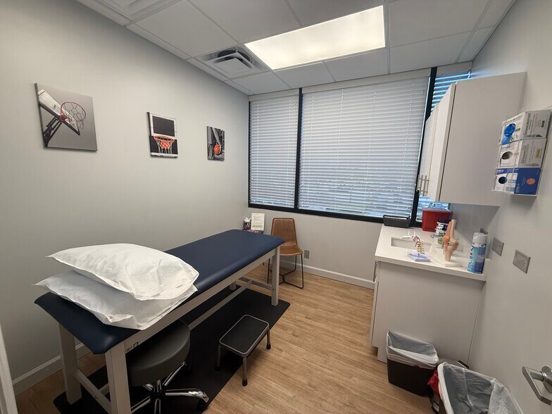More Photos Of 9970 S Central Park Blvd, Boca Raton Medical For Lease