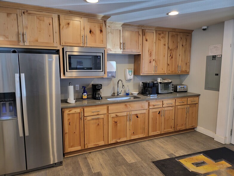 More Photos Of 115 Butte Hill Rd, Woodland Industrial For Lease