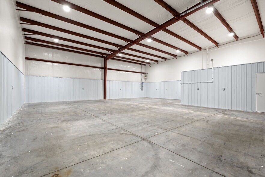 More Photos Of 331 1st Avenue, Shepherdsville Warehouse For Lease