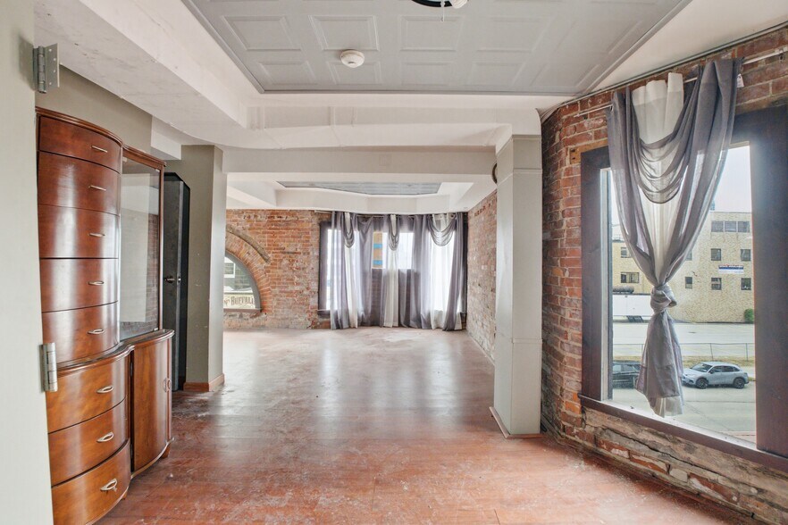 More Photos Of 297 Franklin St, Buffalo Restaurant For Lease