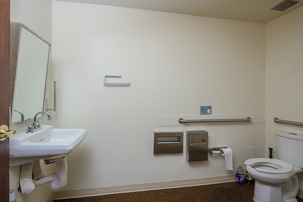 More Photos Of 1749 Gordon Hwy, Augusta Bank For Lease