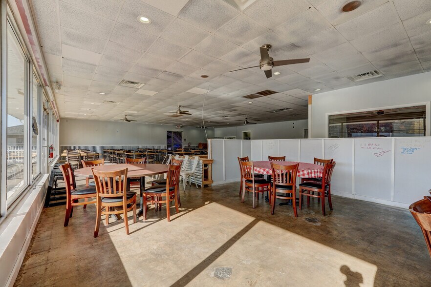 More Photos Of 247 W Kings Hwy, Eden Storefront Retail Office For Sale