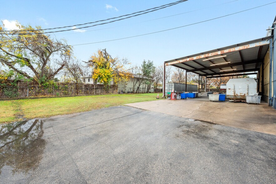 More Photos Of 415 E Saint Elmo Rd, Austin Unknown For Lease