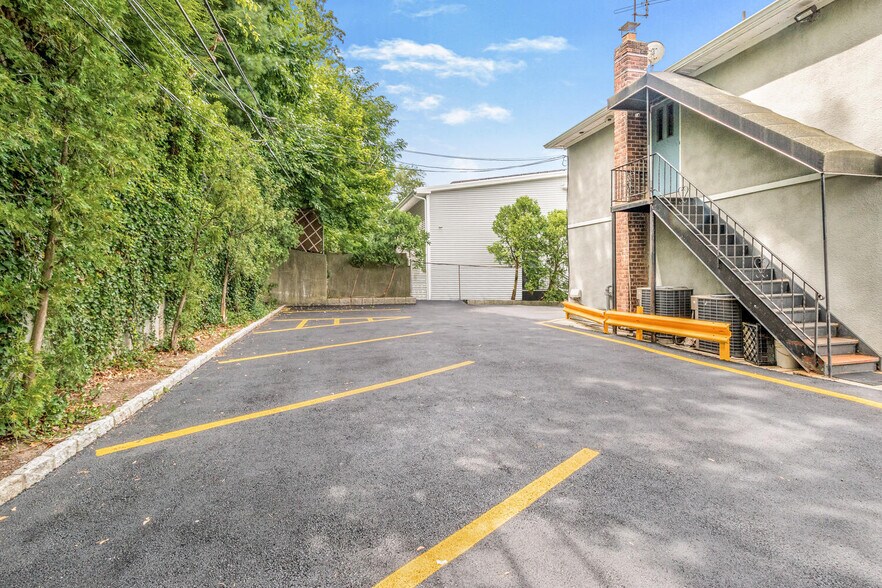 More Photos Of 2132 Central Park Ave, Yonkers Freestanding For Sale