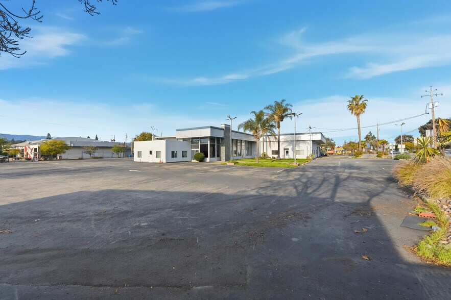 More Photos Of 450 Veterans Blvd, Redwood City Unknown For Lease