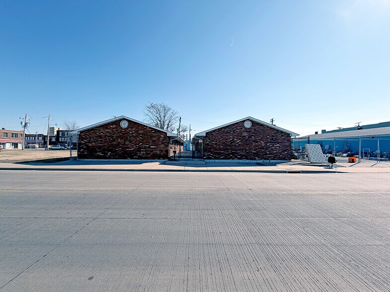 More Photos Of 1832 Cleveland Blvd, Granite City Apartments For Sale
