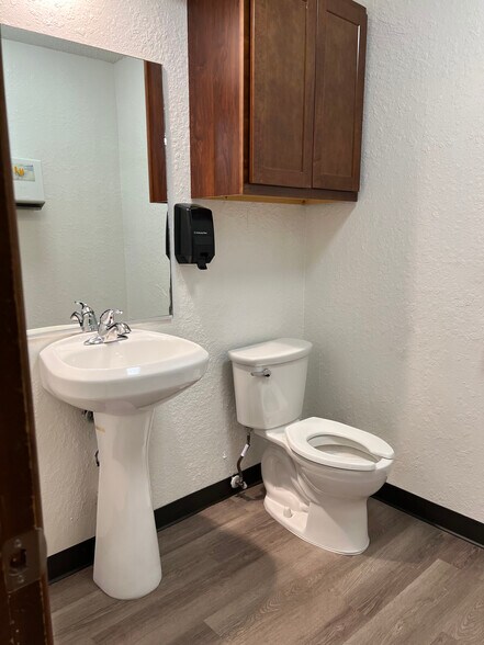 More Photos Of 6200 Melrose Ln, Oklahoma City Warehouse For Lease