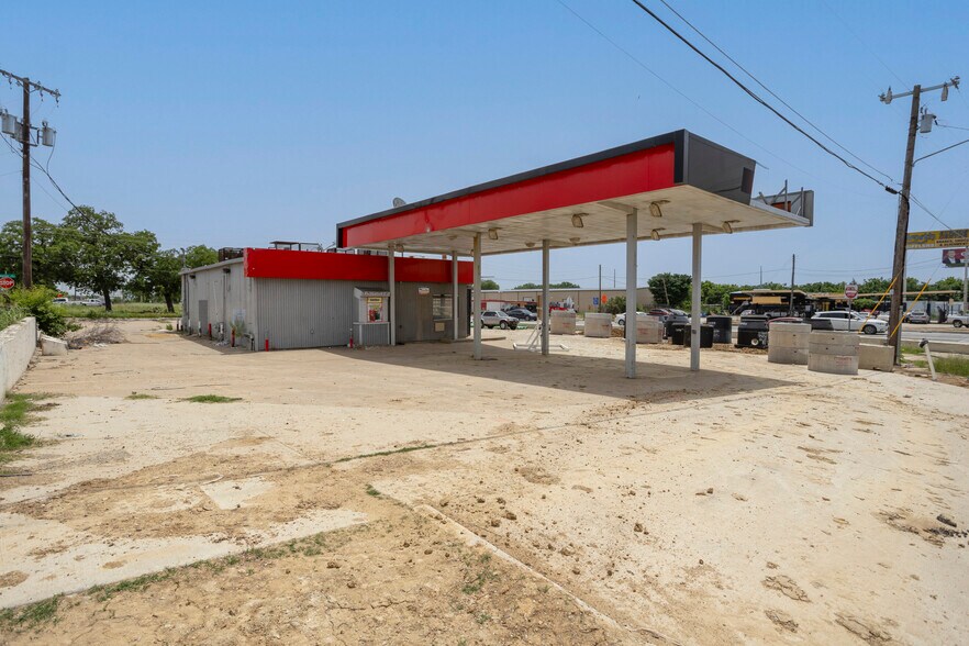 More Photos Of 6101 E Rosedale St, Fort Worth Service Station For Lease