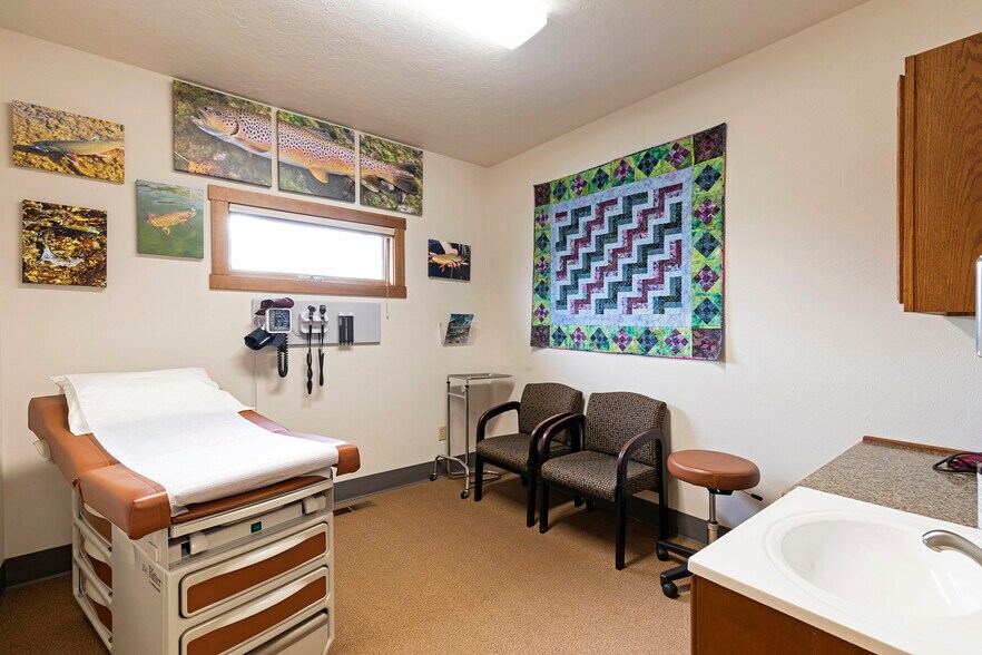 More Photos Of 401 W Main St, Stevensville Medical For Sale