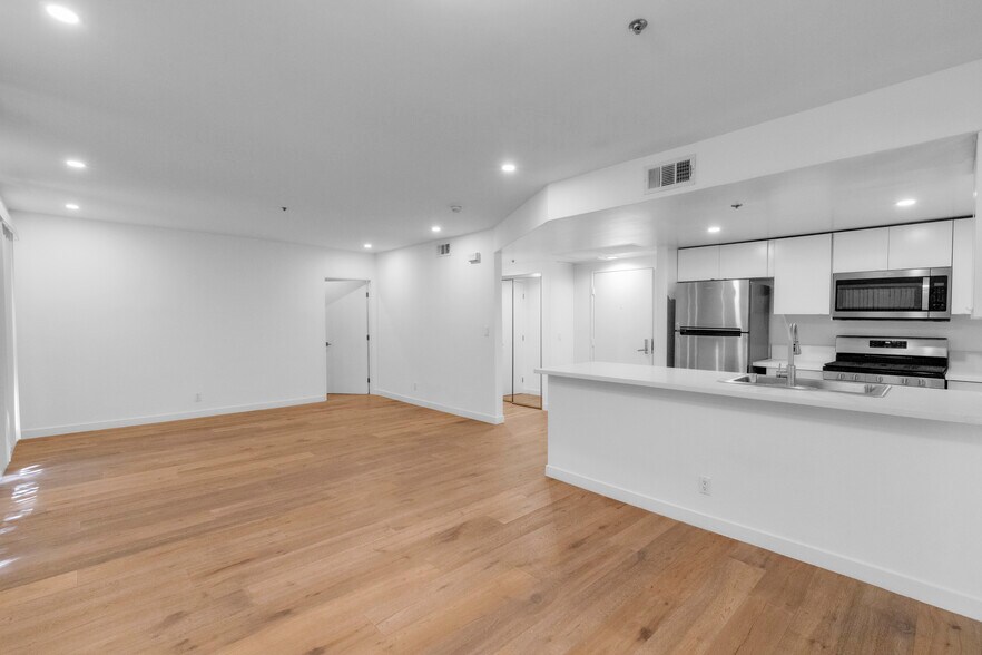 More Photos Of 939 Palm Ave, West Hollywood Apartments For Sale