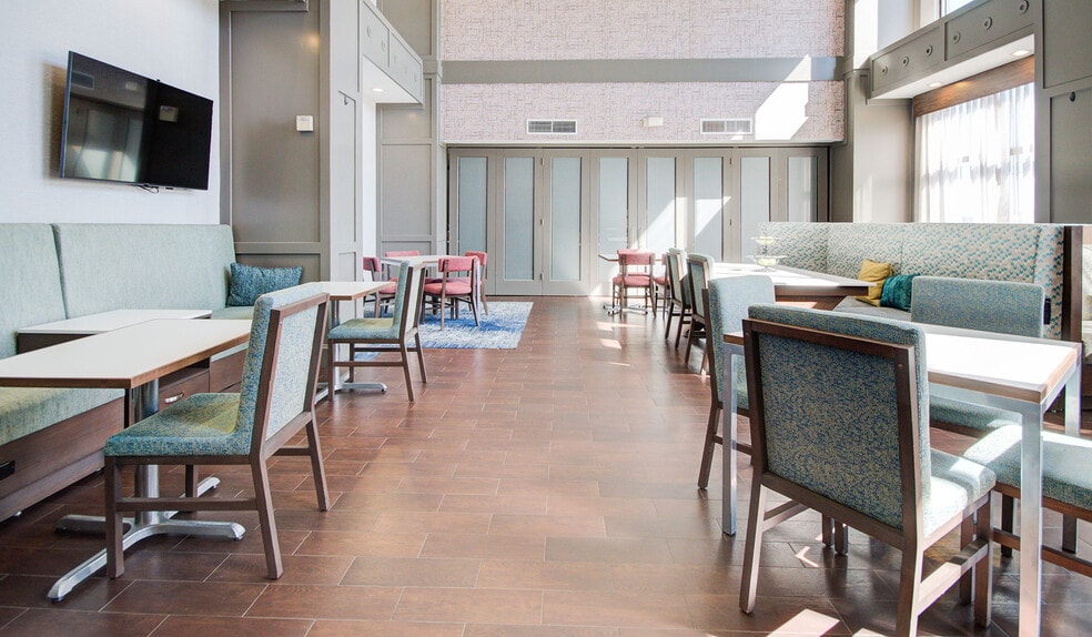 More Photos Of 4617 7th St, Bay City Hotel For Sale