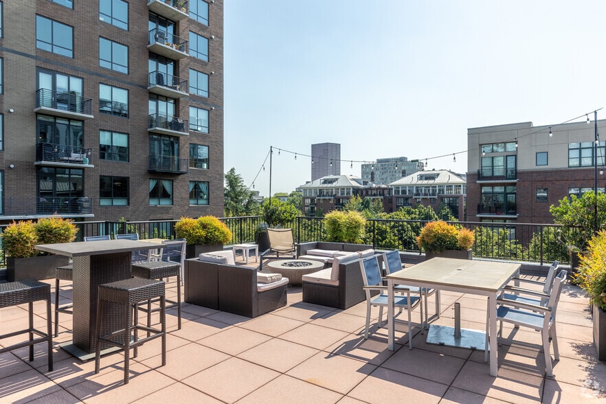 More Photos Of 1102 NW Lovejoy St, Portland Apartments For Lease