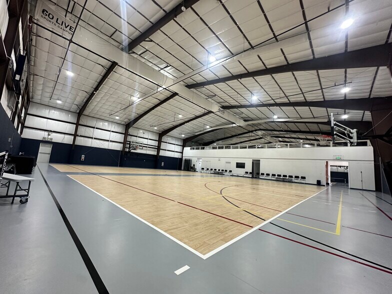 More Photos Of 4210 S FM 565 Rd, Baytown Sports And Entertainment For Lease