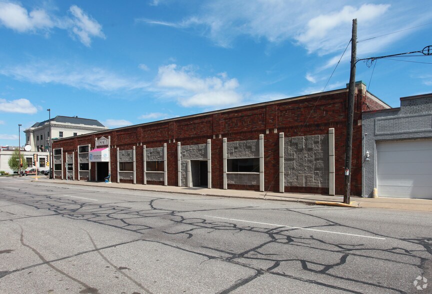 More Photos Of 201 E Lake St, Eau Claire General Retail For Sale
