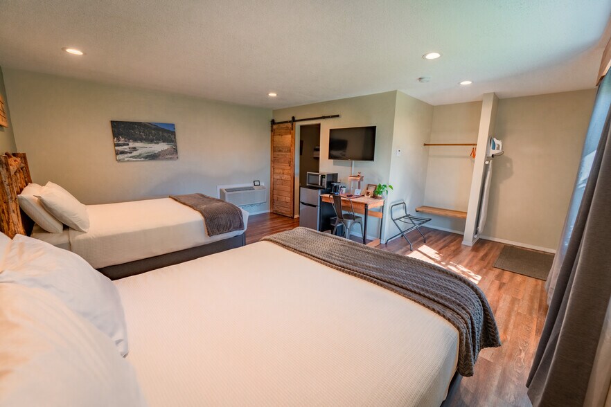 More Photos Of 808 Mineral Ave, Libby Hotel For Sale