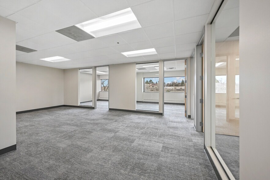 More Photos Of 425 S Cherry St, Glendale Office For Lease