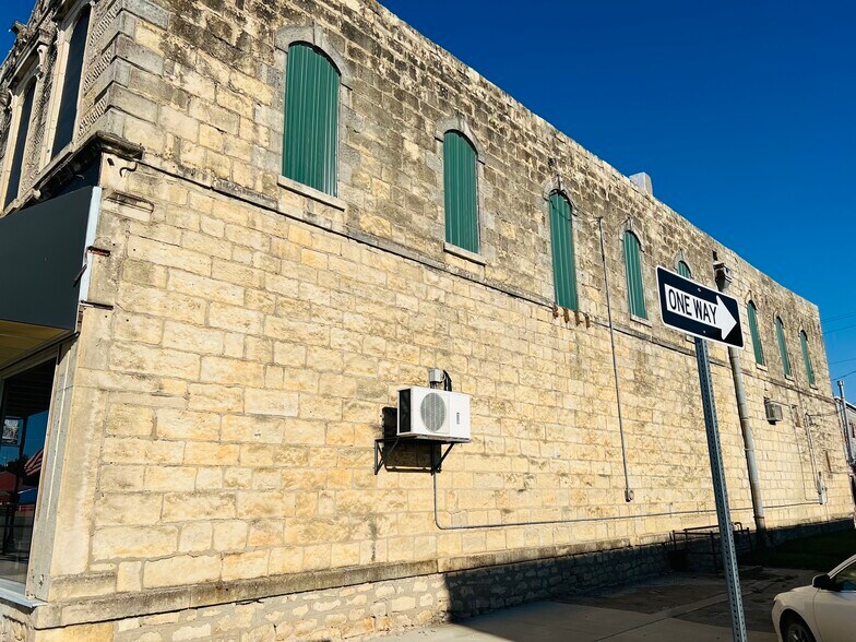 More Photos Of 130 E Main St, Marion Storefront For Sale